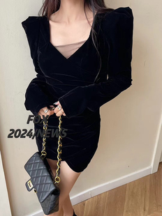 韩版2024高级感复古丝绒，甜美低方领泡泡袖连衣裙，女高腰打底短裙子