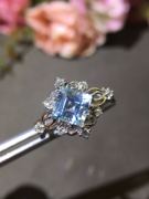 18k金海蓝宝钻石戒指 款式精致，海蓝宝台面超大，方形切割火彩好