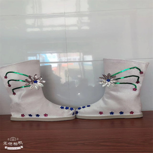 2022香妃同款靴子含香公主鞋子女春秋民族风方头平跟白色古装靴子