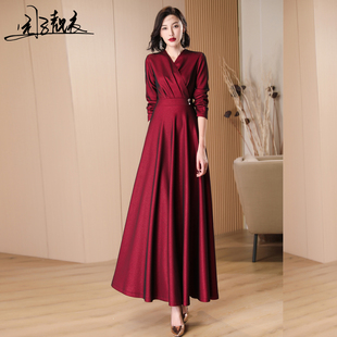 秋季酒红色收腰褶皱连衣裙，女高级感气质，大摆超长裙到脚踝1616