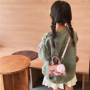 儿童斜挎包漆皮亮面女童手提包迷你小女孩精致包包公主宝宝零钱包