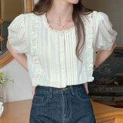 韩国chic夏季法式气质圆领蕾丝花边拼接压褶单排扣宽松泡泡袖衬衫