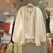 韩国东大门秋装白色宽松显瘦休闲长袖灯笼袖，v领衬衫上衣女