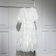 V领灯笼袖时尚设计感拼接蕾丝连衣裙夏季白色收腰显瘦中长裙