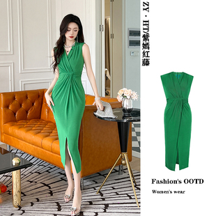 显身材绿色中长款减龄v领梨形，身材轻熟风复古气质裙子显瘦连衣裙