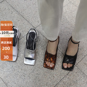 韩国女鞋2022夏新欧美时尚，银色印花露趾方头，粗跟一字细带凉鞋