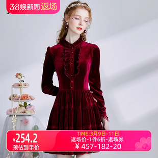 艾丽丝枣红色丝绒蛋糕新年连衣裙，2023冬季荷叶边显瘦短款女裙