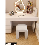 化妆台椅子北欧网红奶油风，卧室轻奢高级感梳妆凳现代简约白色凳子