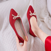 红色秀禾婚鞋女平底单鞋中式新娘鞋低跟舒适浅口鞋小众婚礼豆豆鞋