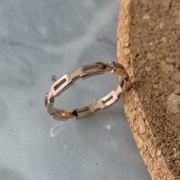 冷淡风简约方块链条，几何镂空食指指环，钛钢18k玫瑰金戒指女不掉色