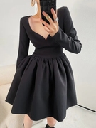 2023冬V领连衣裙女高腰大裙摆小众设计感气质长袖黑色蓬蓬裙