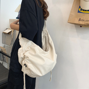 包包女斜挎包大容量韩版大学生chic帆布纯色休闲时尚单肩包潮