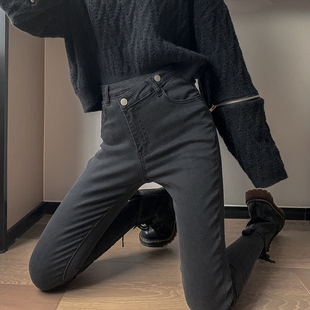 烟灰色牛仔裤女春秋，2024年小脚铅笔裤高腰，显瘦紧身设计感裤子