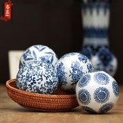 陶瓷摆件水中漂浮球，新中式青花瓷手绘鱼缸，摆设家居创意装饰