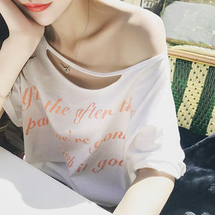 2024夏季韩版一字领露肩斜肩宽松短袖T恤女设计感小心机上衣