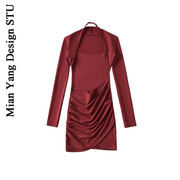 棉洋性感尤物灯芯羊绒红色，辣妹连衣裙假两件秋冬修身挂脖包臀裙
