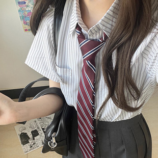 条纹衬衫短袖jk基础款日系，学院风白衬衣，夏季小众高级感宽松上衣女