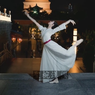 古典舞蹈中国风演出服舞台表演服装，美丽的神话，白色飘逸裤裙大摆裙