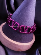 暗紫玫红火龙果色镂空v字母手链，女小众轻奢时尚个性潮酷项链颈链