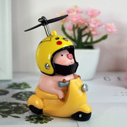 可爱汽车车载头盔小猪摆件创意，装饰品高档送男女生，朋友礼物骑摩托