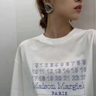 马吉拉(马吉拉)浅蓝色经典数字，印花logo宽松短袖圆领情侣男女字母t恤夏季