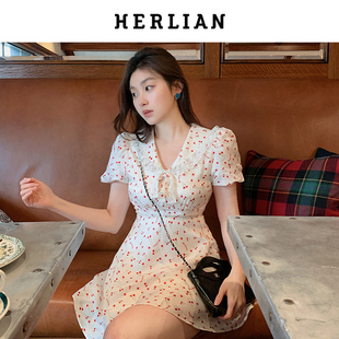 herlian2024年夏季原创女白色法式真丝混纺樱桃连衣裙短裙