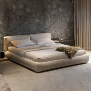 布艺床现代简约主卧双人床1.8米意大利设计师，主卧北欧榻榻米软床