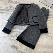 灰色小香风羽绒服套装，女冬季2023拼接羊毛，短外套半身裙两件套