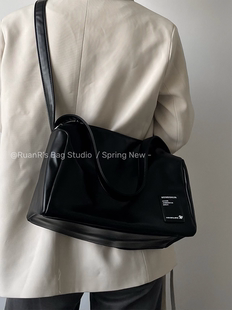 软软的包软面大容量包包，黑色高级感手提单肩斜挎包，女简约休闲