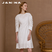 j&nina优雅气质镂空白色，七分袖连衣裙女夏季设计感抽褶a字裙