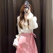 新中式女装白色缎面上衣+粉色马面裙套装2024夏季高级感穿搭