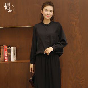 YUN韫2022春季女装气质淑女方领缎面蘑菇扣装饰百搭衬衫