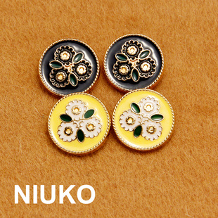 NIUKO 气质花朵图案黄色黑色金色底金属纽扣大衣时尚钮扣子辅料扣