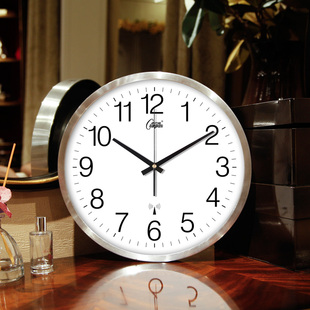 康巴丝智能电波钟创意(钟创意，)客厅挂钟卧室，电子时钟静音钟表自动对时钟