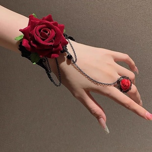 lolita手饰暗黑手链戒指一体女复古手背链女夸张玫瑰配饰万圣节