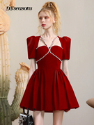 法式红色连衣裙女2023年夏季钉珠复古气质，优雅收腰小礼服