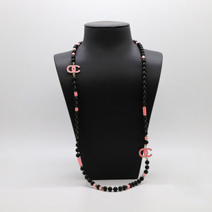明星同款时尚个性黑色珍珠粉色珐琅，女式配饰小香风双c毛衣链项链