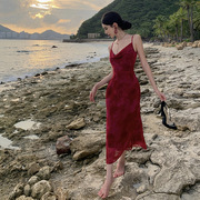 红色吊带连衣裙，法式复古2024夏季气质，时尚海边度假荡领长裙
