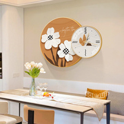 北欧肌理花卉餐厅装饰画奶油侘寂风饭厅墙壁挂画圆形钟表组合壁画