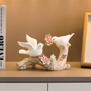 现代简约陶瓷小鸟摆件家居客厅，酒柜软装饰品欧式房间桌面玄关摆件