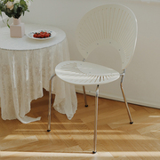 北欧实木贝壳椅奶油风餐桌椅设计师轻奢白色餐椅网红靠背化妆椅子