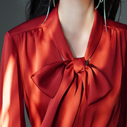 高级感V领系带蝴蝶结长袖别致衬衫光泽缎面飘带领红色上衣气质女