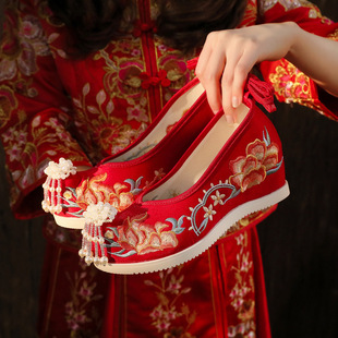 中式秀禾婚鞋增高珍珠流苏汉服鞋女古风红色翘头新娘鞋结婚绣花鞋