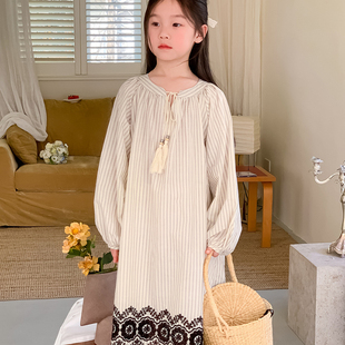 韩版2024春款女童竖条纹宽松长裙，儿童休闲绣花童装复古连衣裙