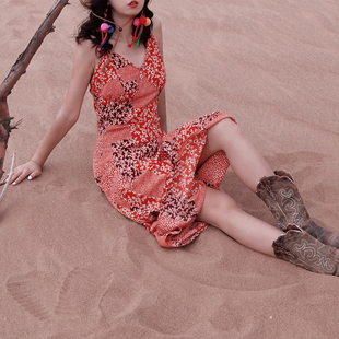 猫之旅店 海边度假波西米亚印花长裙沙漠甜美吊带V领橘红色连衣裙