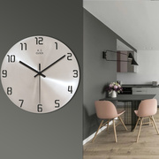 现代简约挂钟时尚个性客厅家用工业风金属钟表银色大数字创意时钟