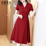 v领气质红色连衣裙2024女夏季高级感收腰显瘦法式赫本小红裙