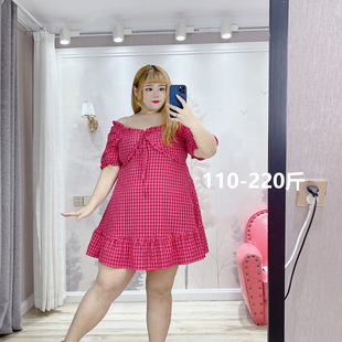 肉嘟嘟的胖莹莹大码女装夏季胖mm减龄两穿玫红，格子甜美短连衣裙