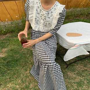 韩国chic夏季法式复古圆领蕾丝钩花拼接泡泡袖荷叶边格子连衣裙女
