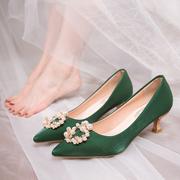 珍珠绿色婚鞋女大码单鞋，粗跟尖头中式秀禾新娘，鞋软底防滑孕妇结婚